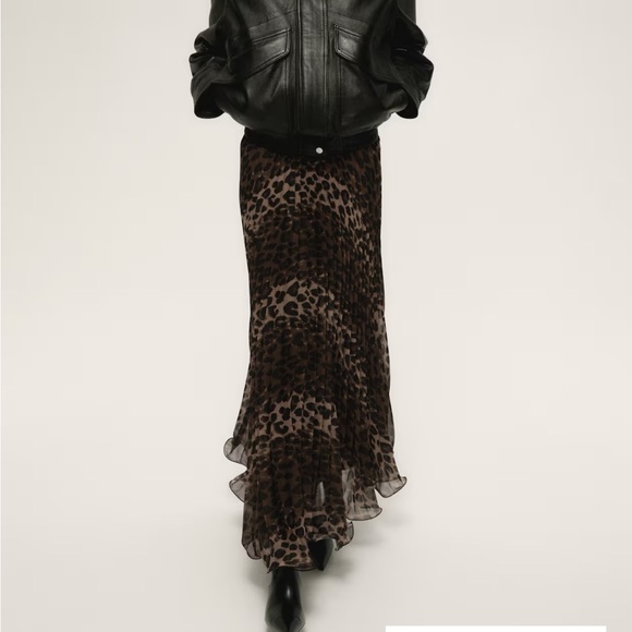 H&M Dresses & Skirts - H&M Brown Leopard-Print Maxi Skirt
